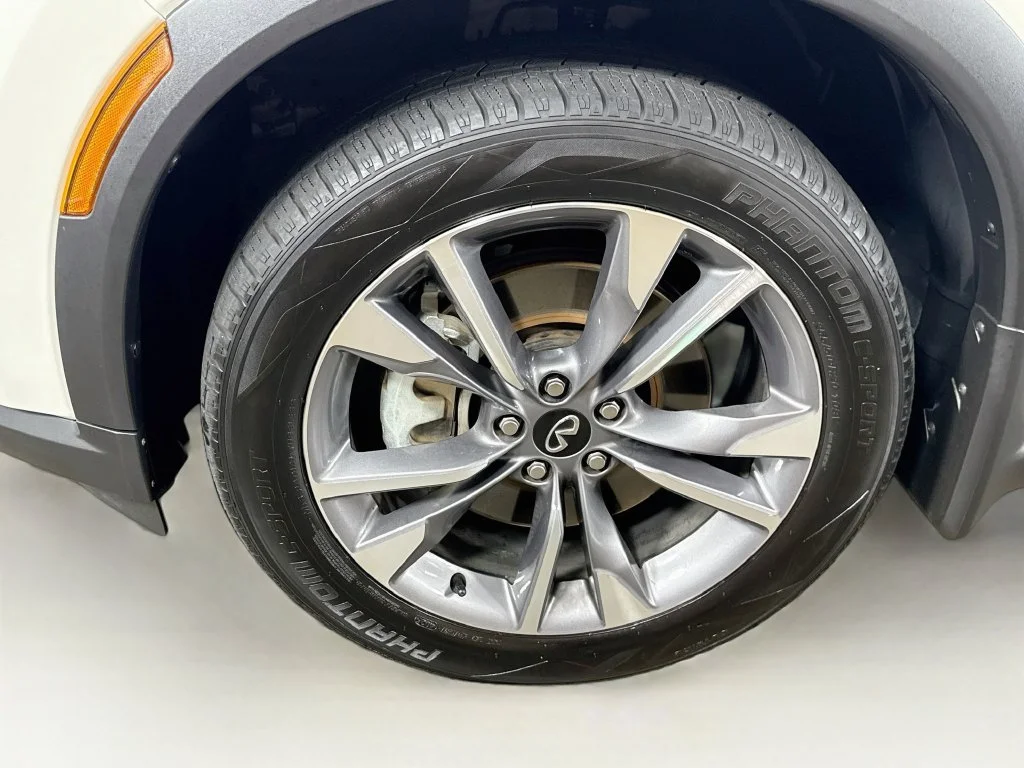 Certified Used 2024 White INFINITI LUXE image 45