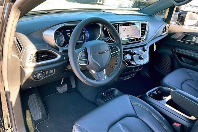 New 2026 Chrysler Pacifica Select 4D Passenger Van