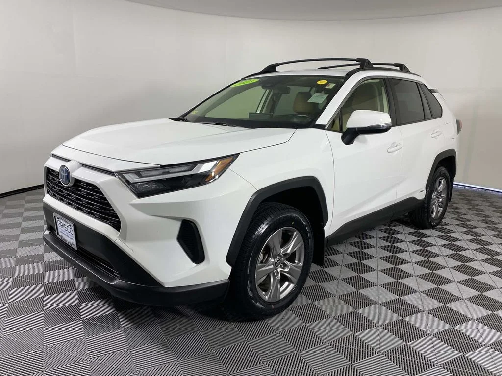 Used 2023 White Toyota XLE image 4