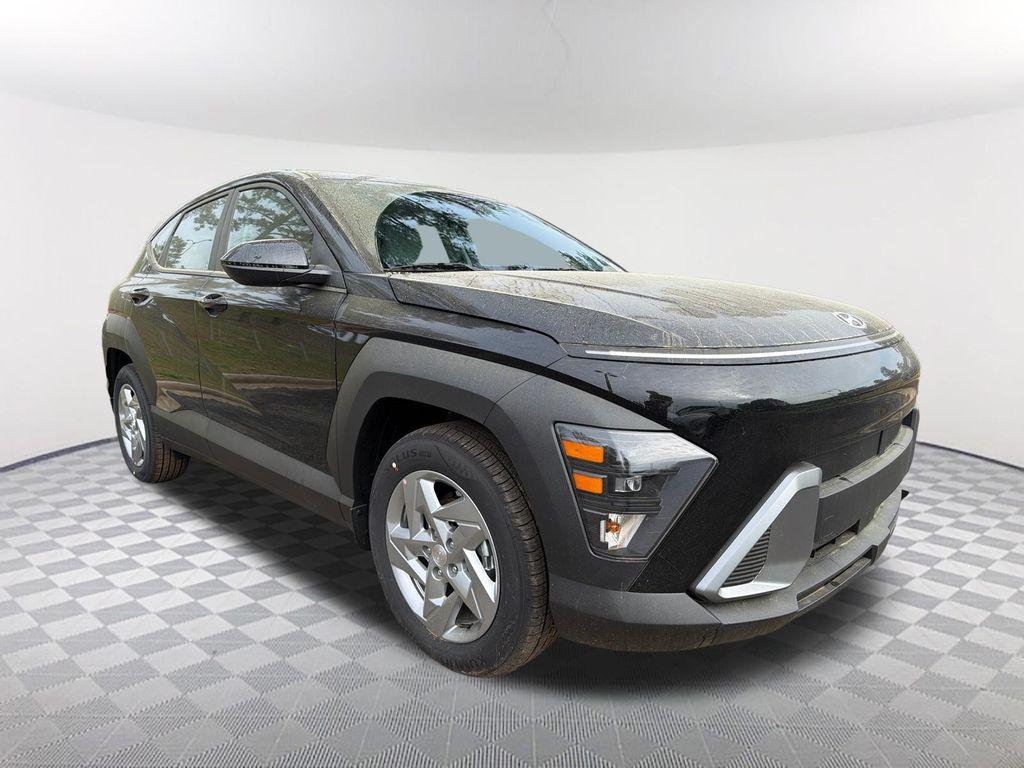 New 2026 Black Hyundai SE FWD image 3