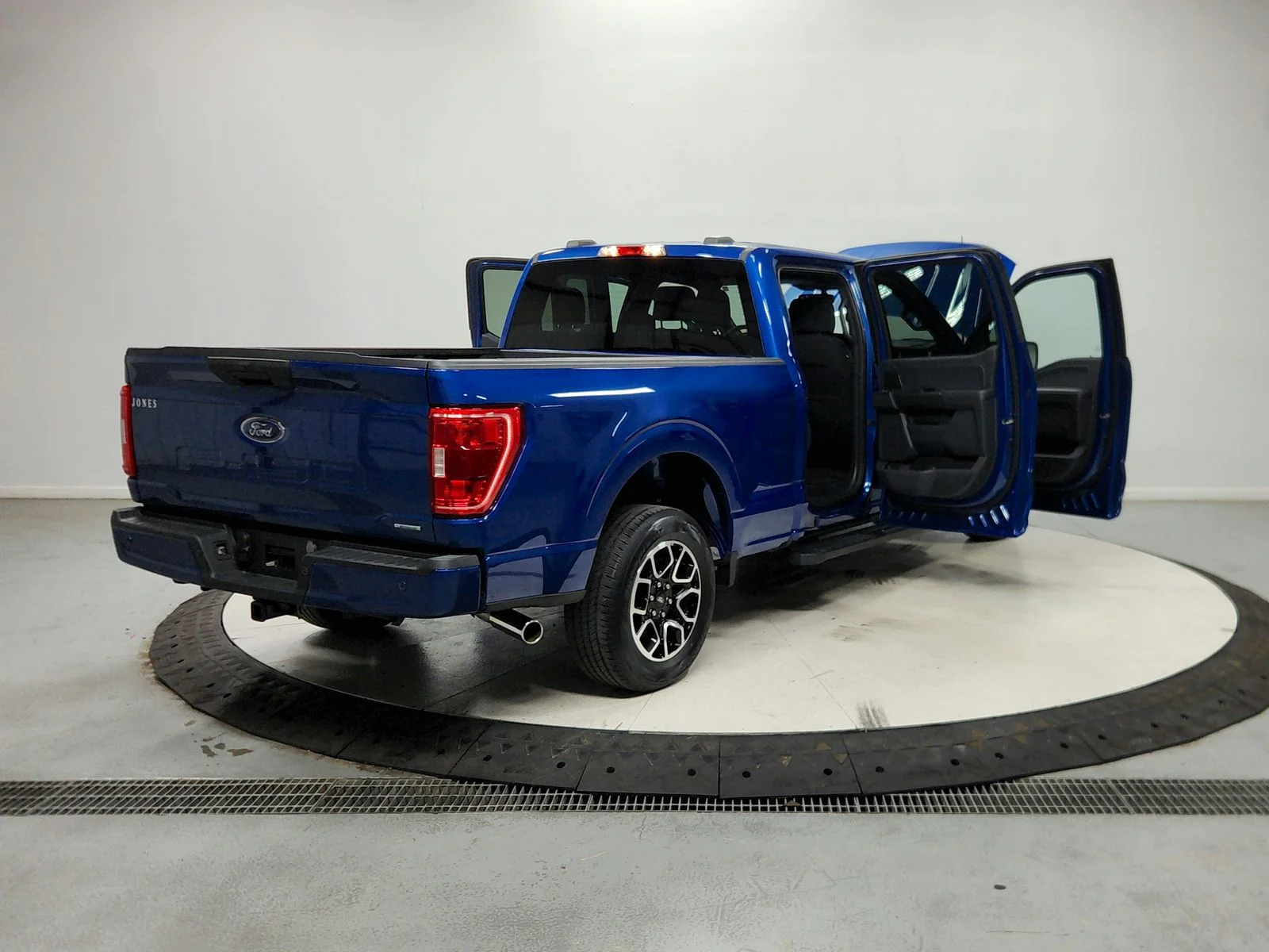 Used 2023  Ford XLT image 16