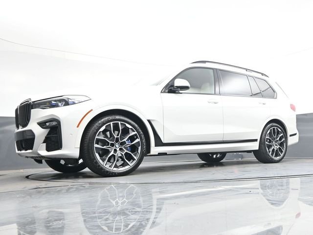 Used 2021 White BMW M50i image 35
