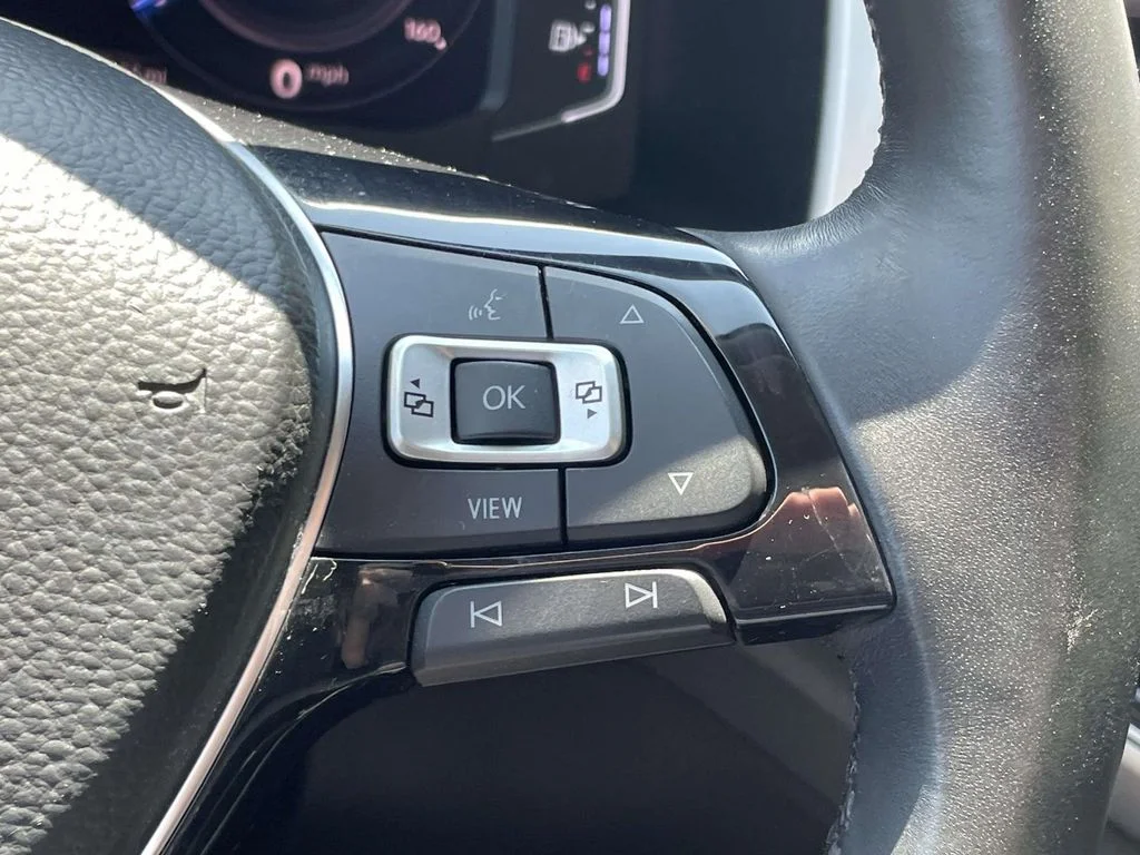Used 2019 Black Volkswagen SEL image 24