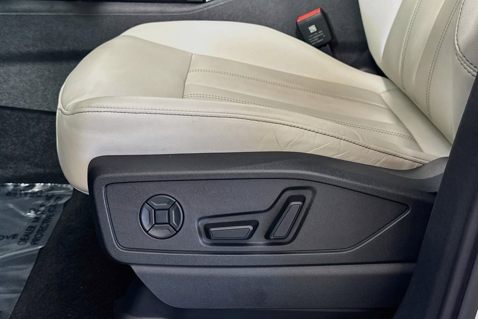 Used 2025 Arkona White Audi Premium image 17