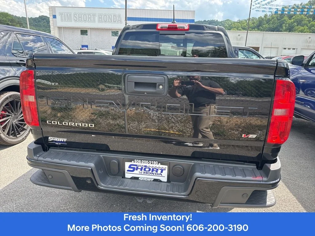 Used 2022 Black Chevrolet Z71 image 7