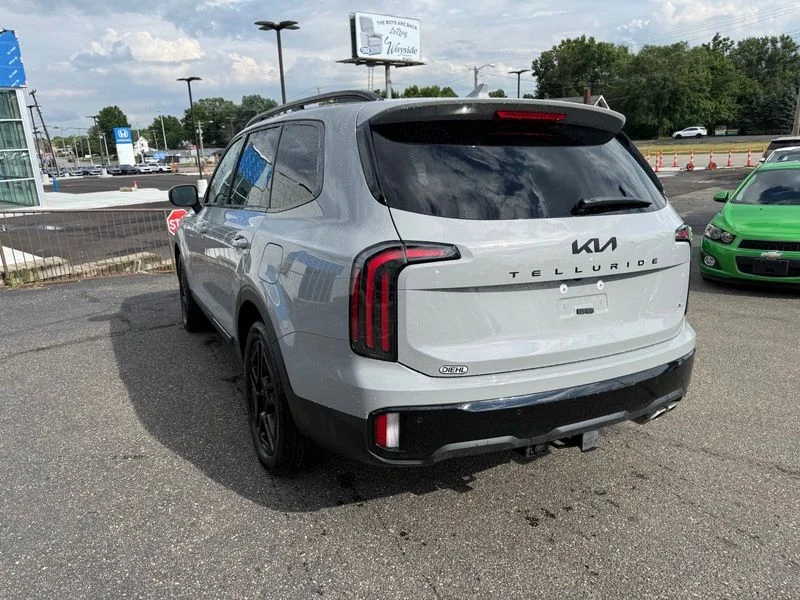 Used 2025 Gray Kia EX X-Line image 5