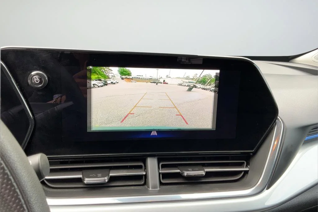 2025 Chevrolet Trax LT - Photo 17