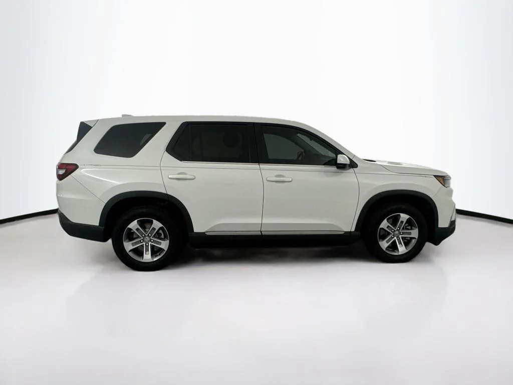 Used 2025  Honda EX-L image 4