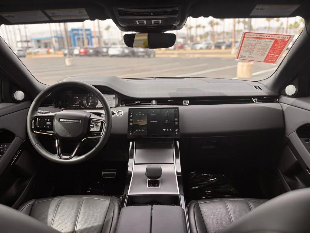 Certified Used 2024  Land Rover Dynamic image 10