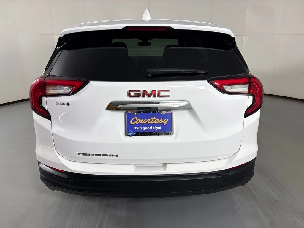 Used 2024 White GMC SLE image 8