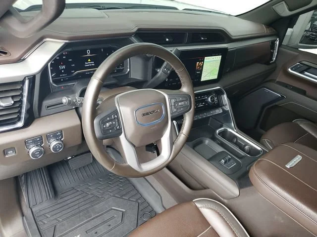 Used 2025 White Frost Tricoat GMC Denali image 6