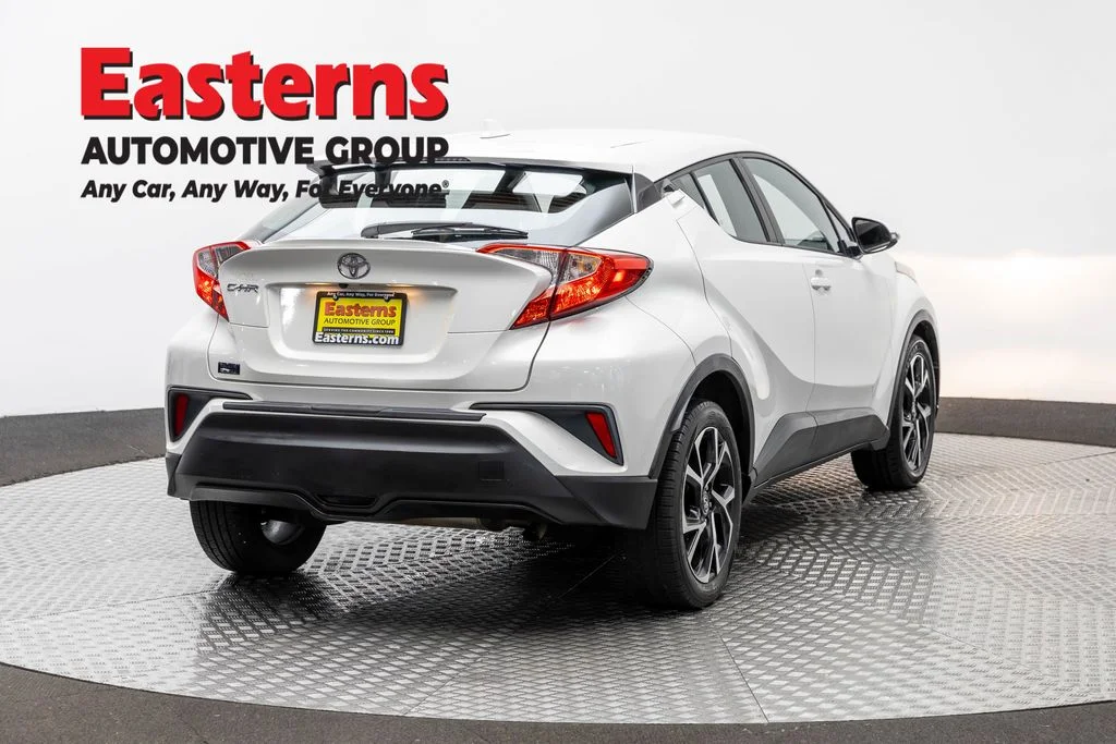 Used 2018 White Toyota XLE Premium image 5