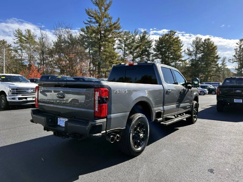 Used 2023 Gray Metallic Ford Lariat image 3