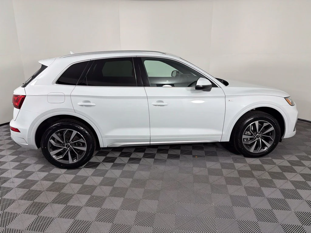 Used 2023 Glacier White Audi 45 S line Premium image 8