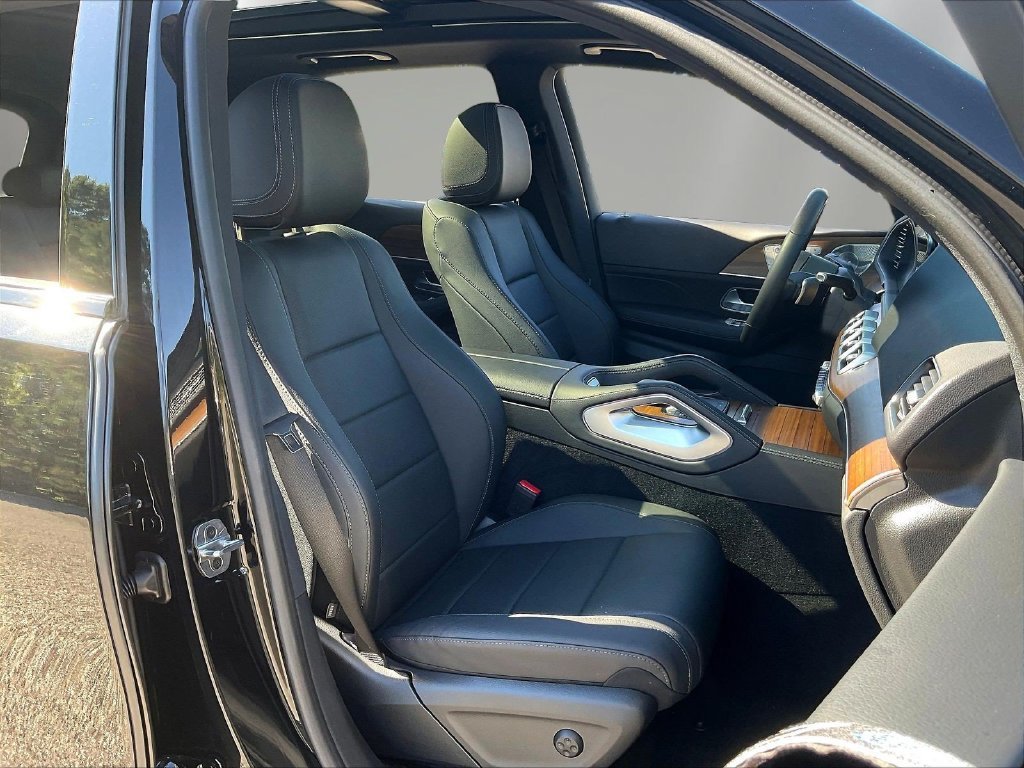 Certified Used 2025 Obsidian Black Metallic Mercedes-Benz GLE 450 image 31
