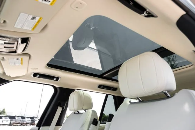 New 2026  Land Rover SE image 5
