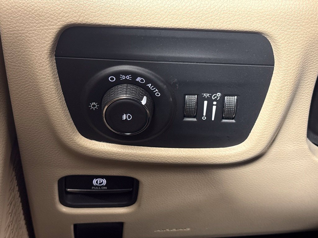 Used 2024 White Jeep Limited image 33