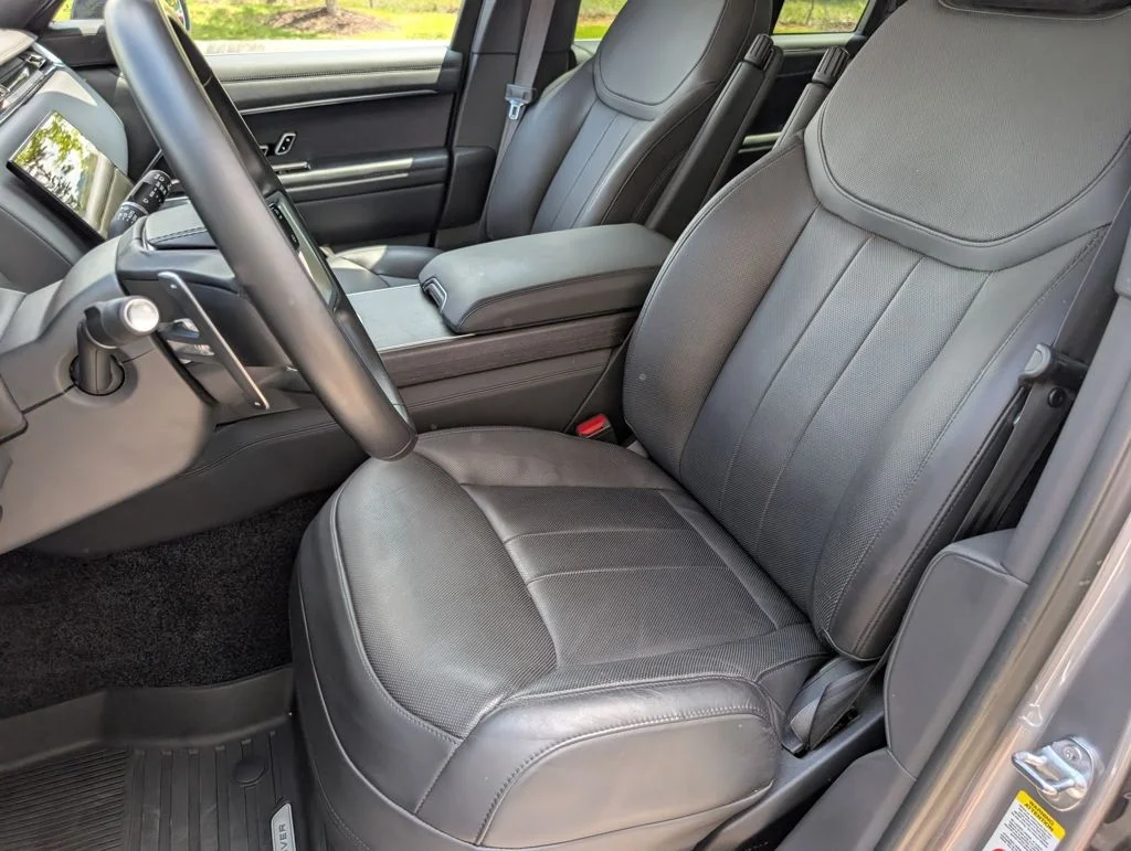 New 2023 Eiger Grey Land Rover SE image 5