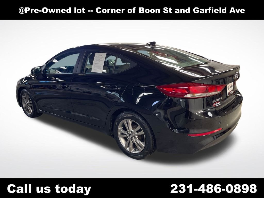 Used 2017 Black Hyundai SE image 3