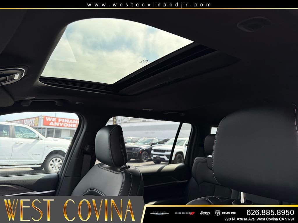 New 2026 Diamond Black Crystal Pearl-Coat Exterior Paint Jeep Altitude image 15
