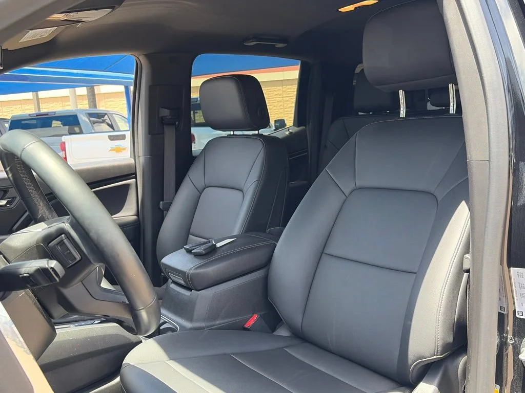Used 2025 Onyx Black GMC Elevation image 18
