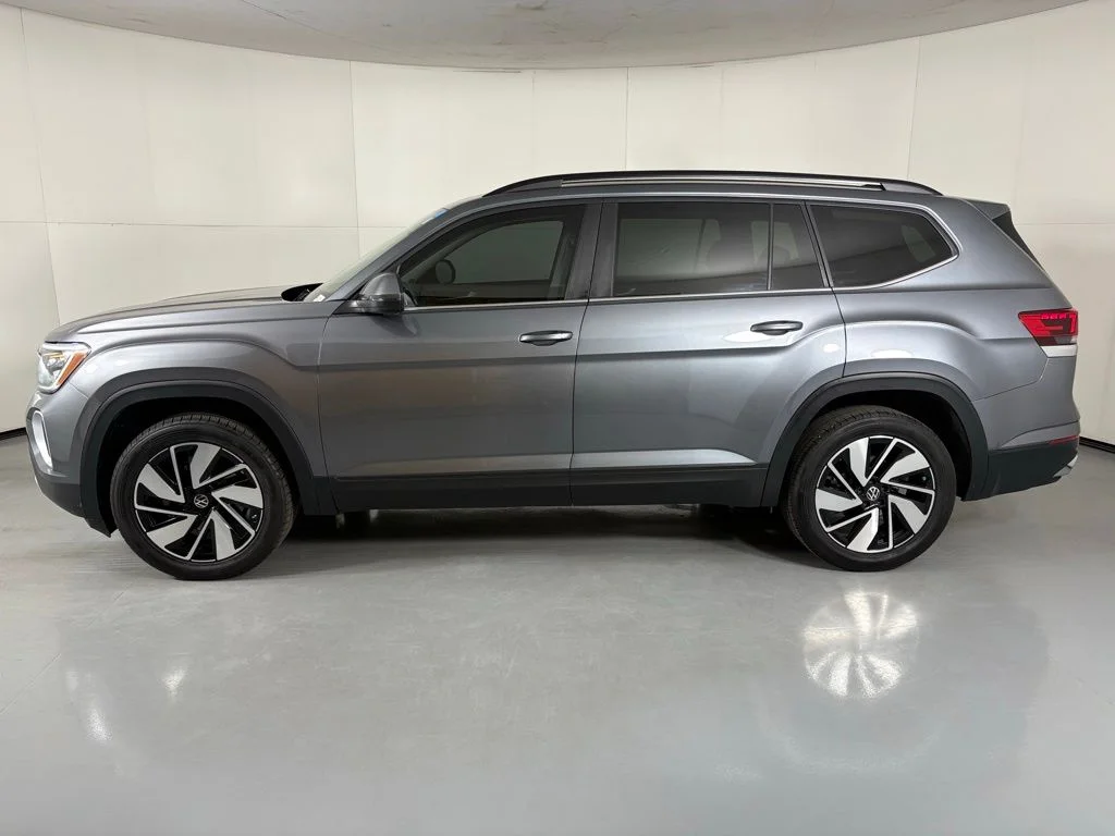 Used 2024 Gray Volkswagen 2.0T SE w/Technology image 5