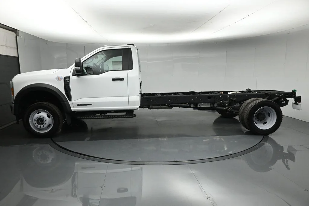 New 2025 Oxford White Ford XL image 6