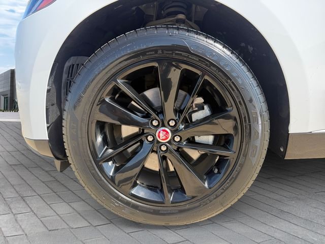 Used 2023  Jaguar P250 S image 9