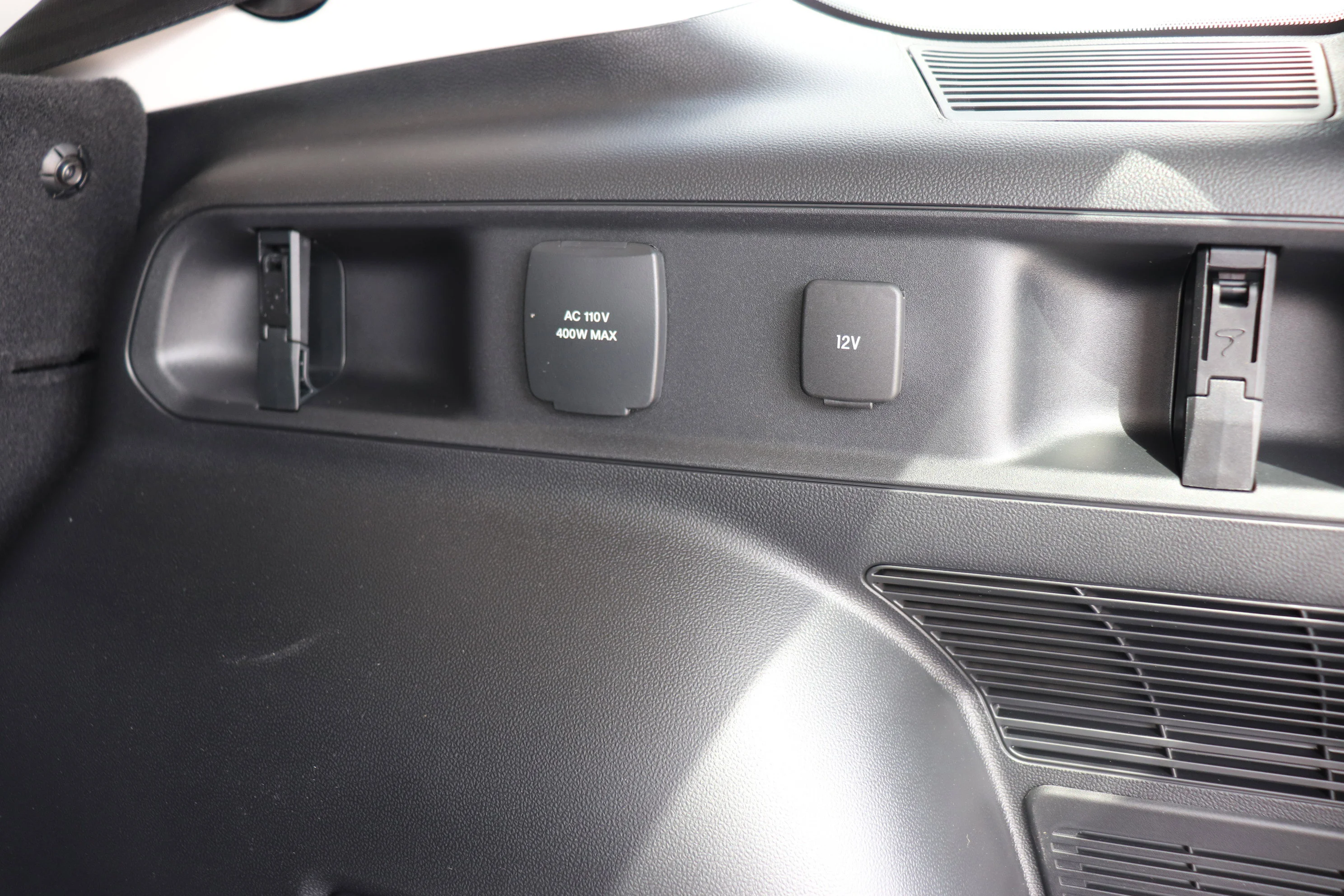 New 2026 SPACE WHITE METALLIC Ford Badlands image 7