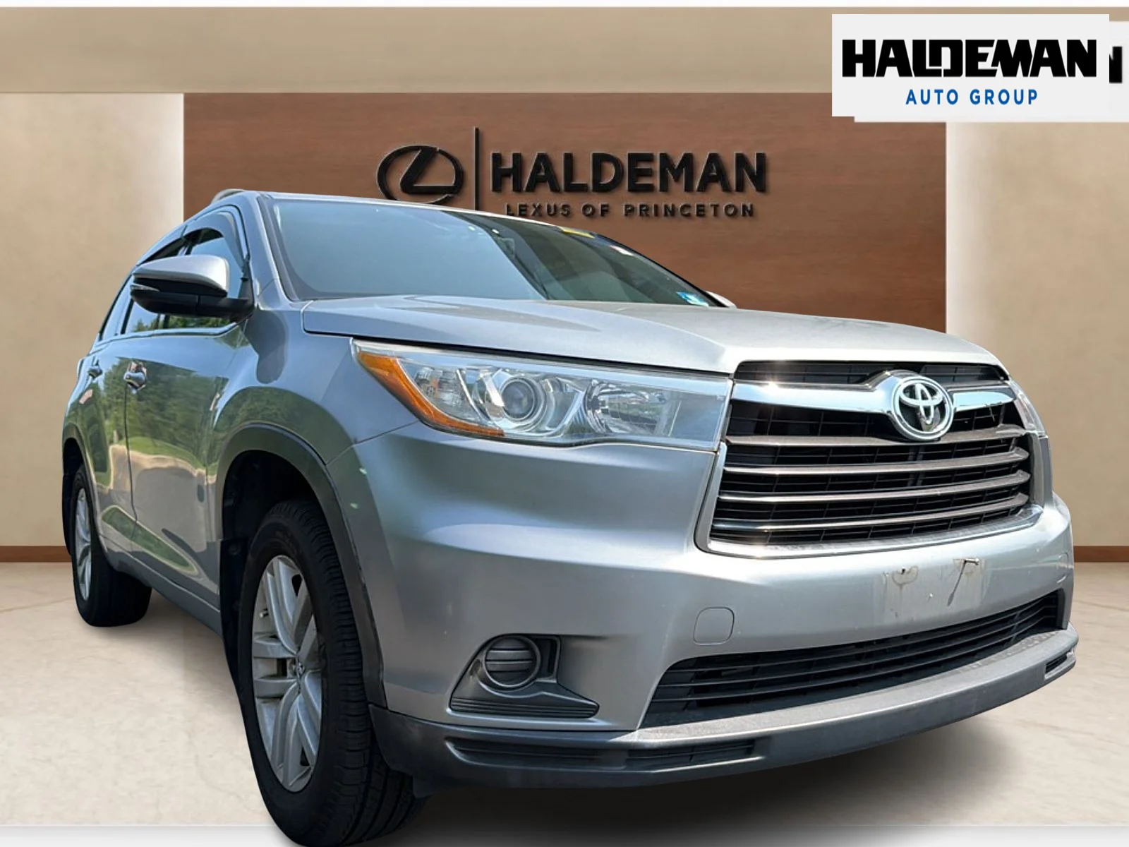 Used 2016  Toyota  image 1