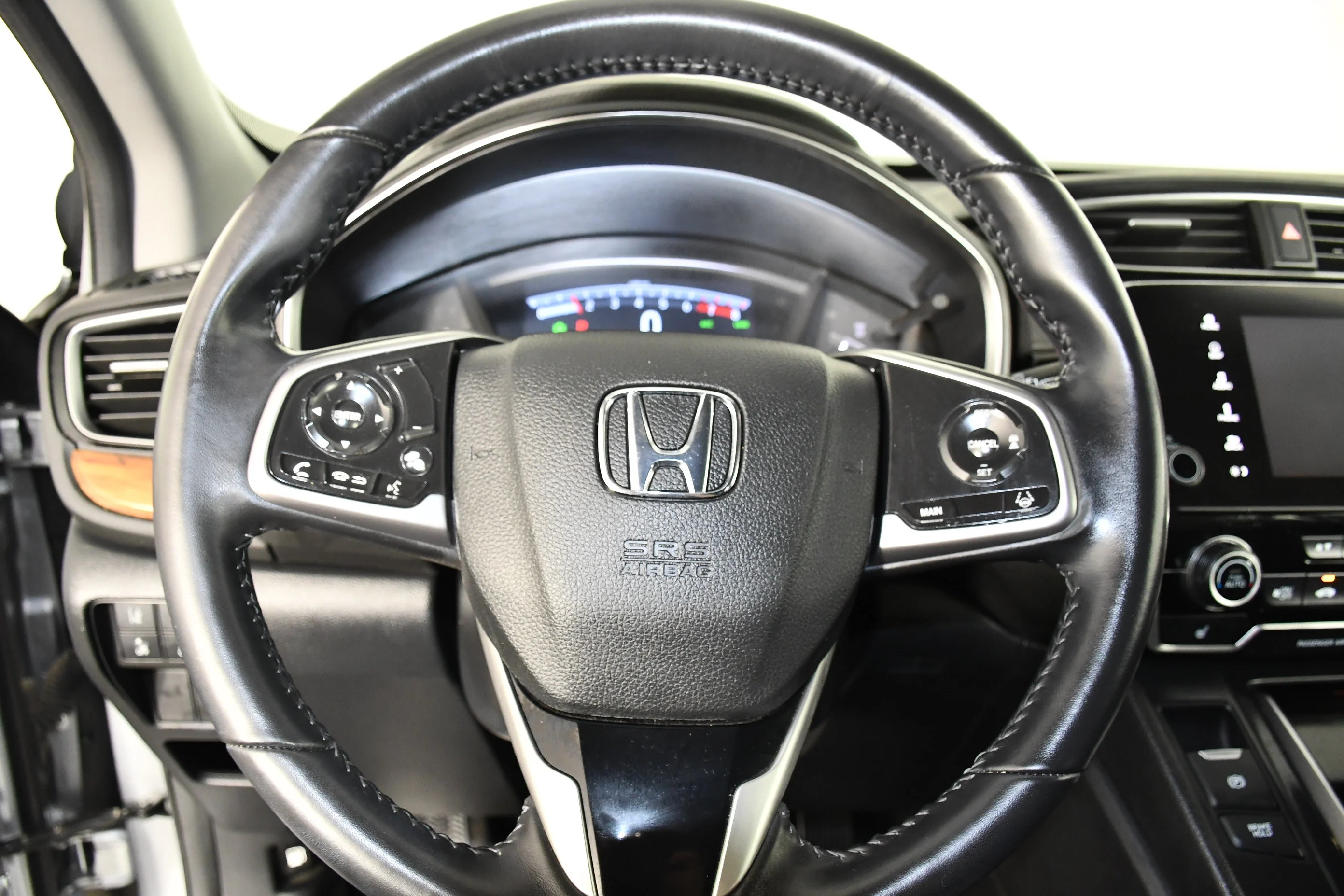 Used 2019 Lunar Silver Metallic Honda Touring image 19