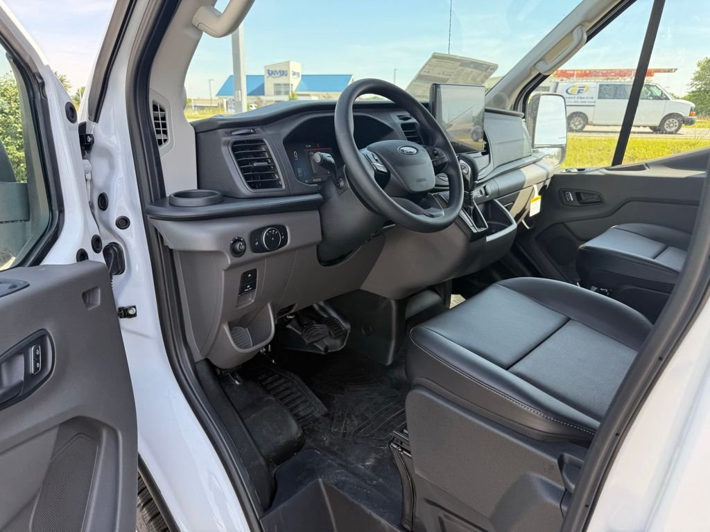 New 2026 Oxford White Ford Cargo Van image 35