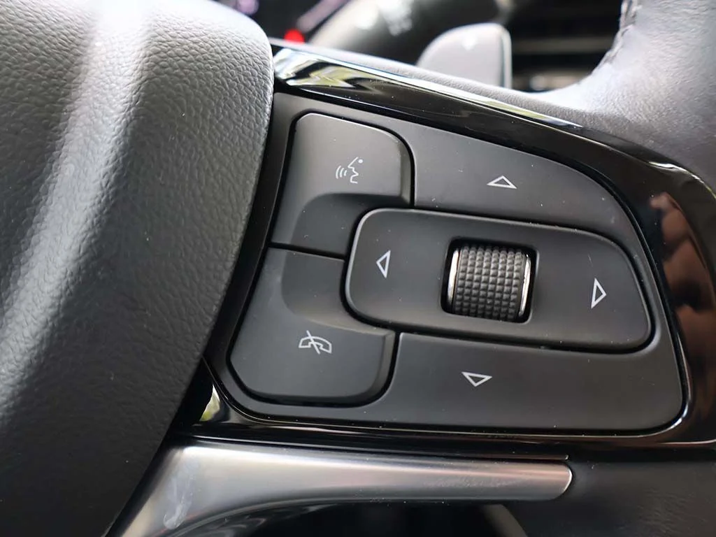 Used 2023 White Buick Premium Group image 49
