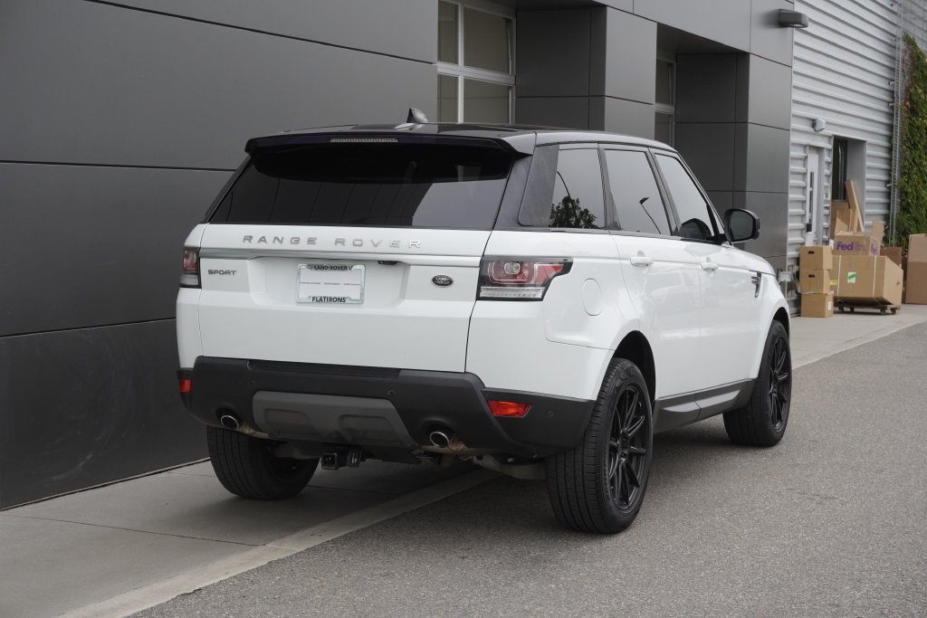 Used 2017 White Land Rover SE image 2