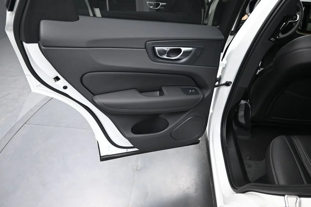 New 2027 Crystal White Volvo T8 Ultra image 13