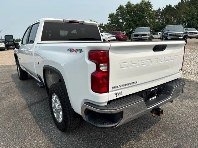 Used 2022 White Chevrolet LT image 8