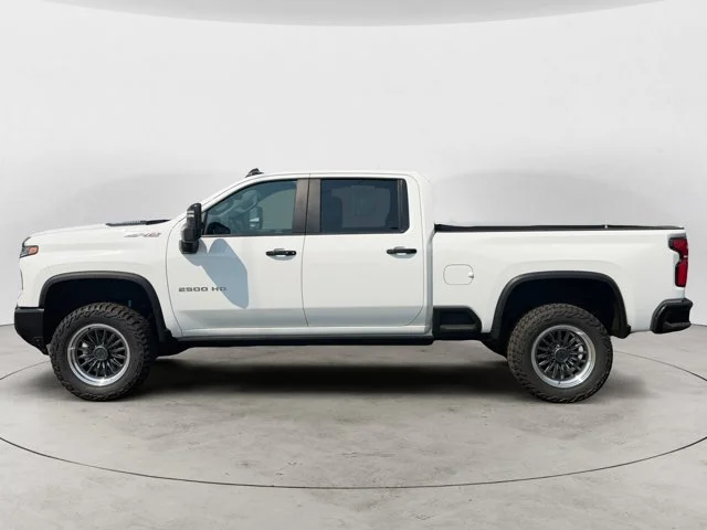 Used 2024 White Chevrolet ZR2 image 9