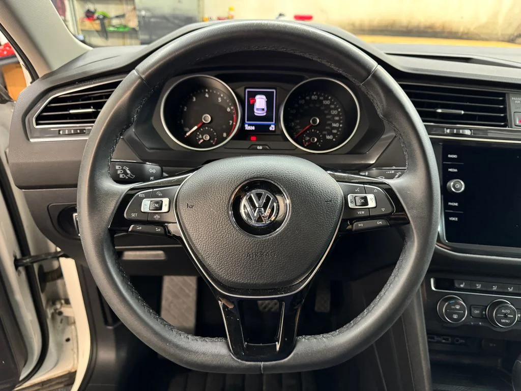 Used 2020 White Volkswagen 2.0T SE image 18