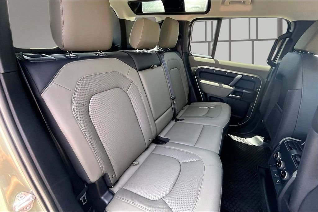 Used 2025 Green Land Rover S image 27