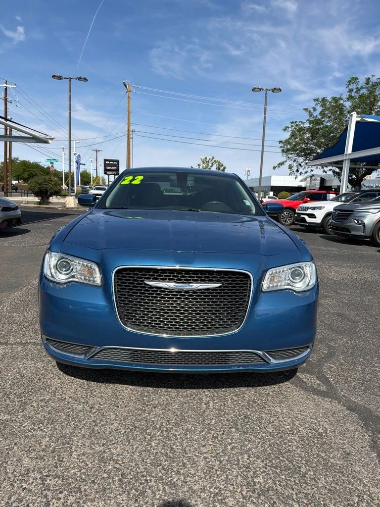 2022 Chrysler 300 Touring's photo