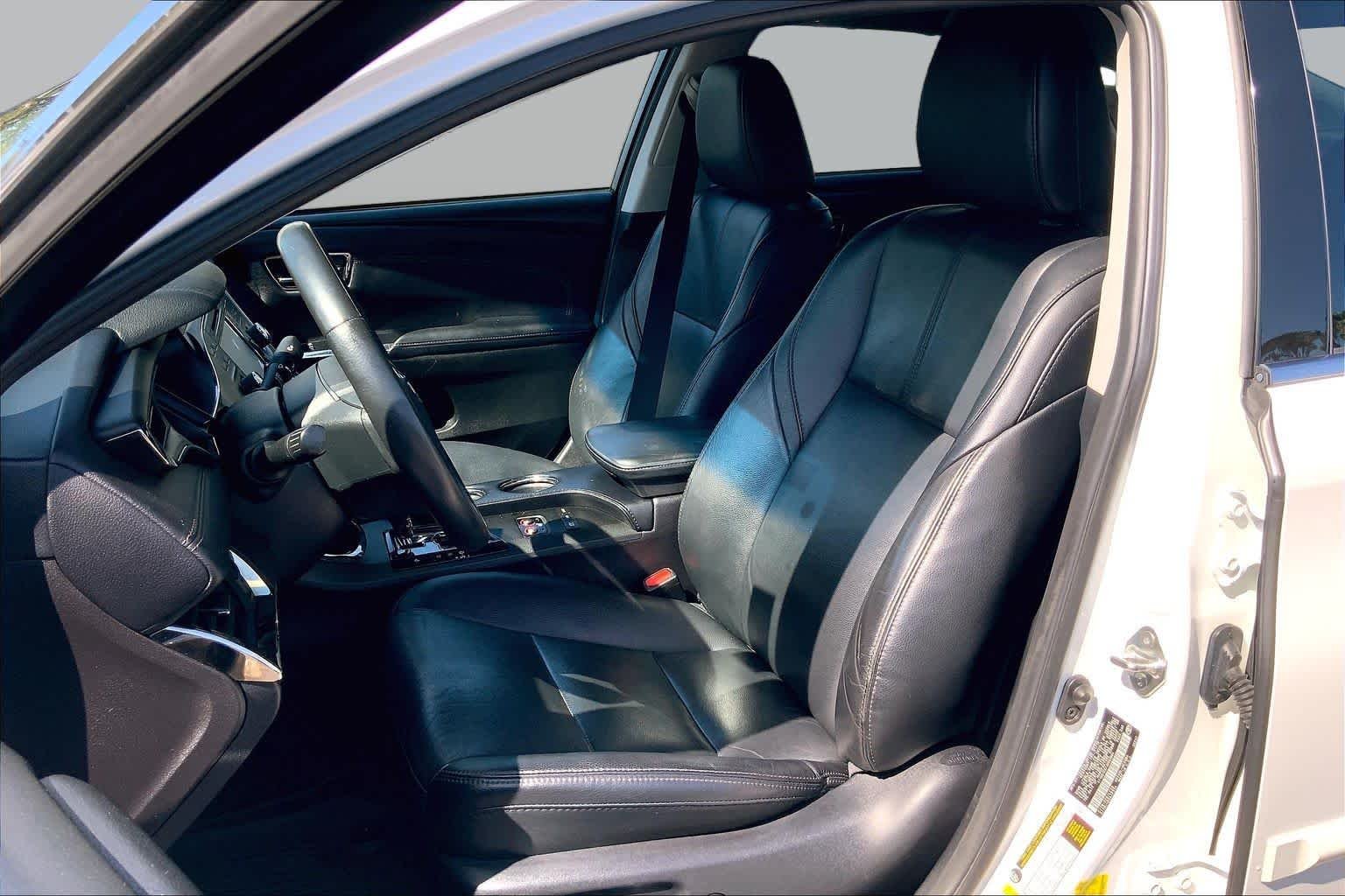 Pre-Owned 2018 Toyota Avalon Hybrid XLE Premium