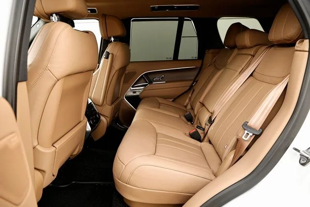 New 2026 Fuji White Land Rover SE image 32