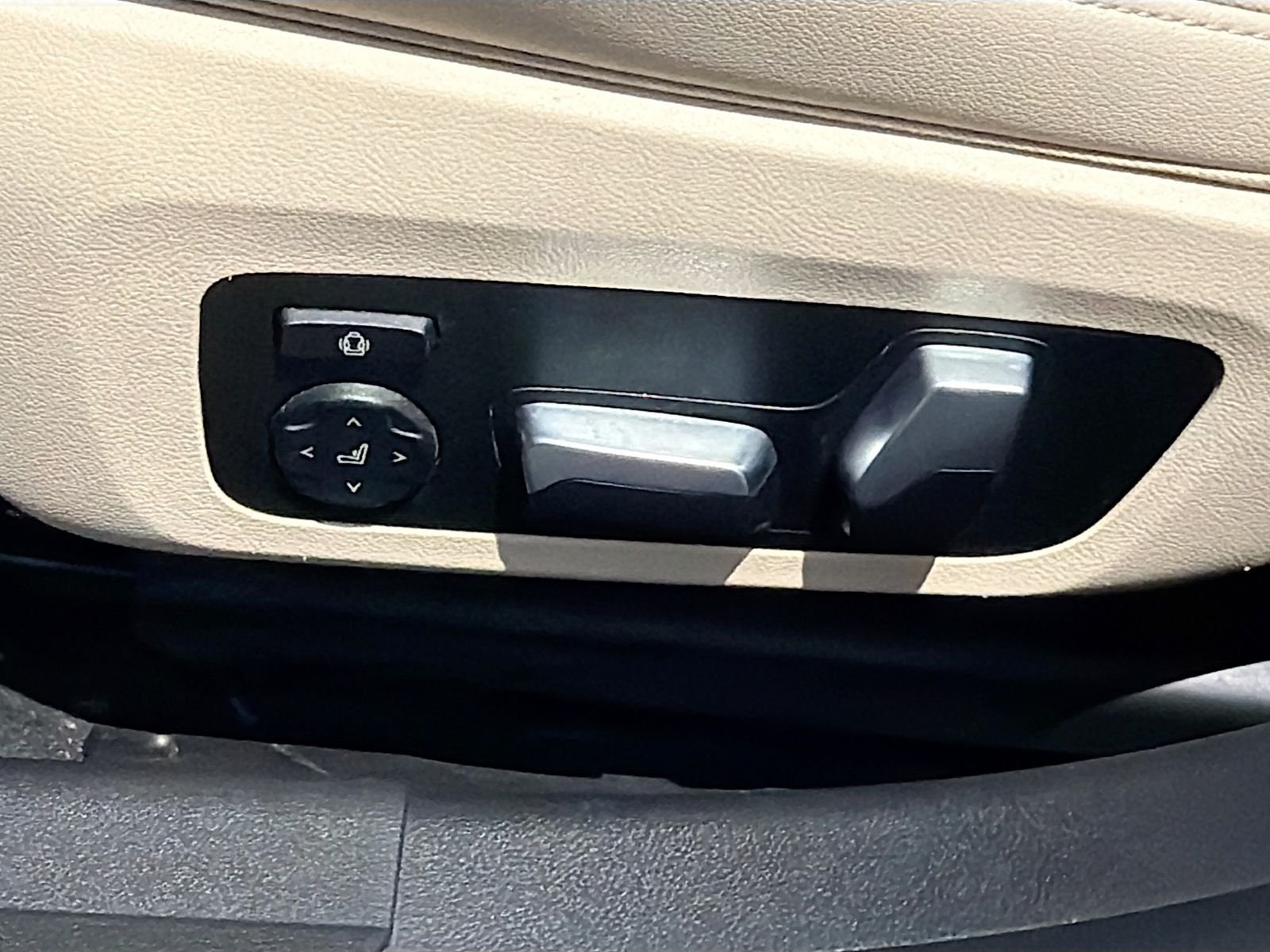 Used 2019 White BMW 330i image 23