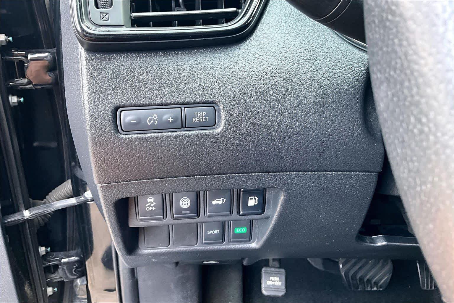 Used 2020 MAGNETIC BLACK Nissan SV image 32