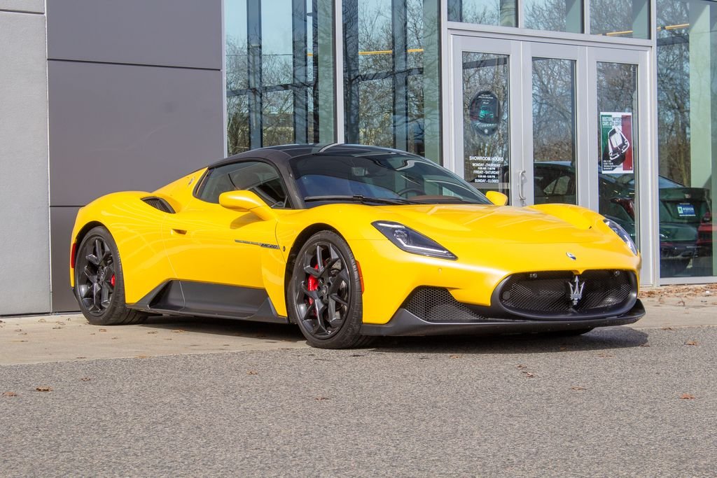 Used 2022 Yellow Maserati Base image 4