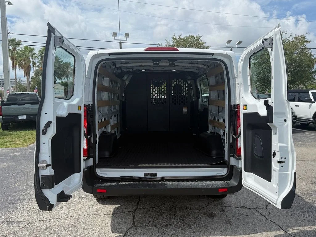 Used 2025 Oxford White Ford Base image 14