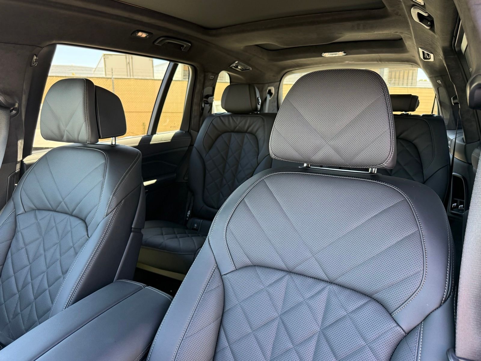 New 2027 Black Sapphire Metallic BMW xDrive40i image 22