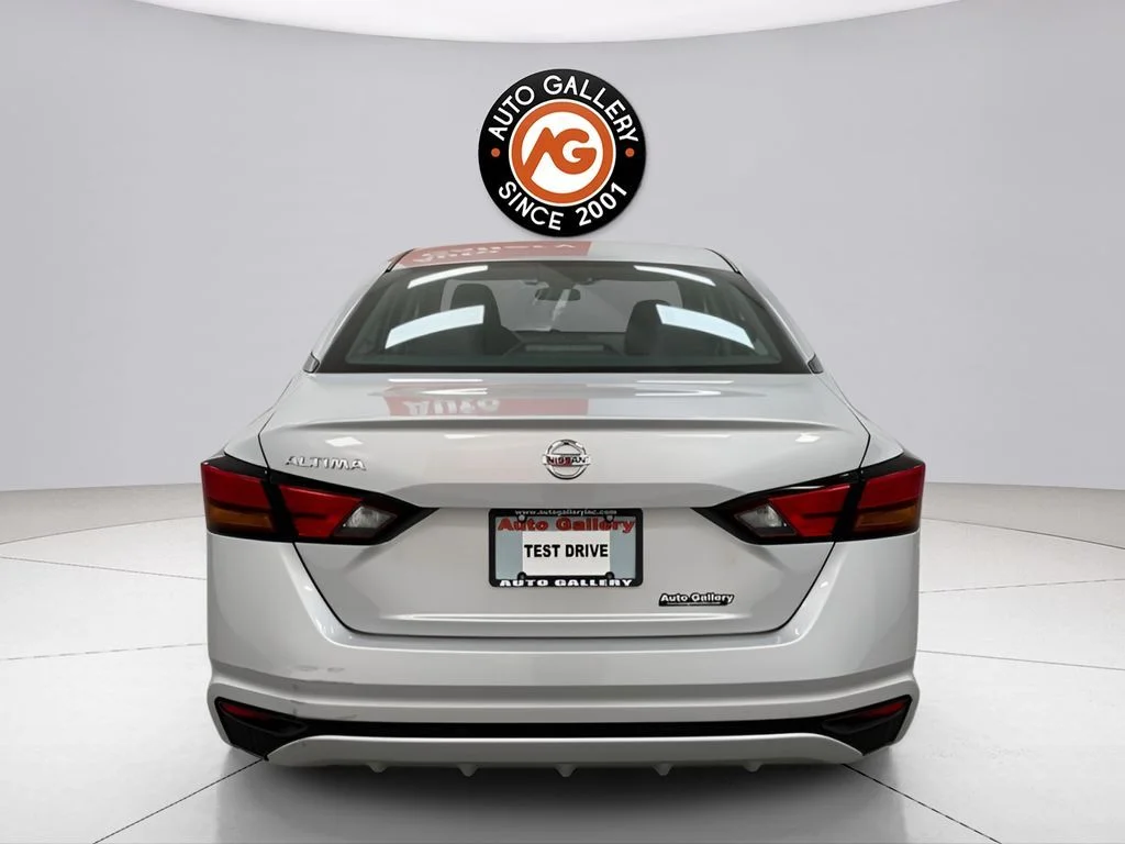 Used 2022 Silver Nissan 2.5 S image 4