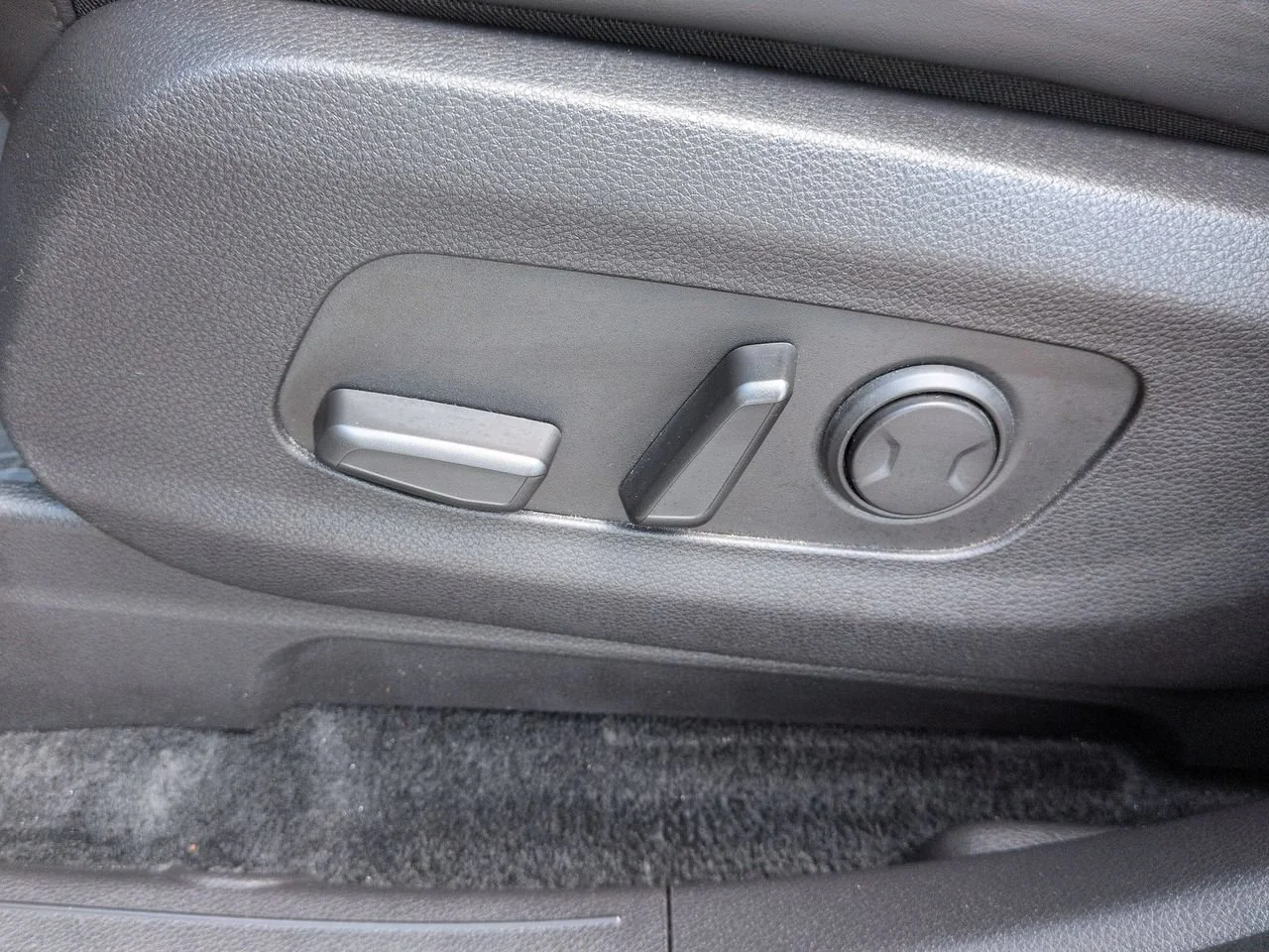 2024 Kia Carnival LX Seat Pkg - Photo 23