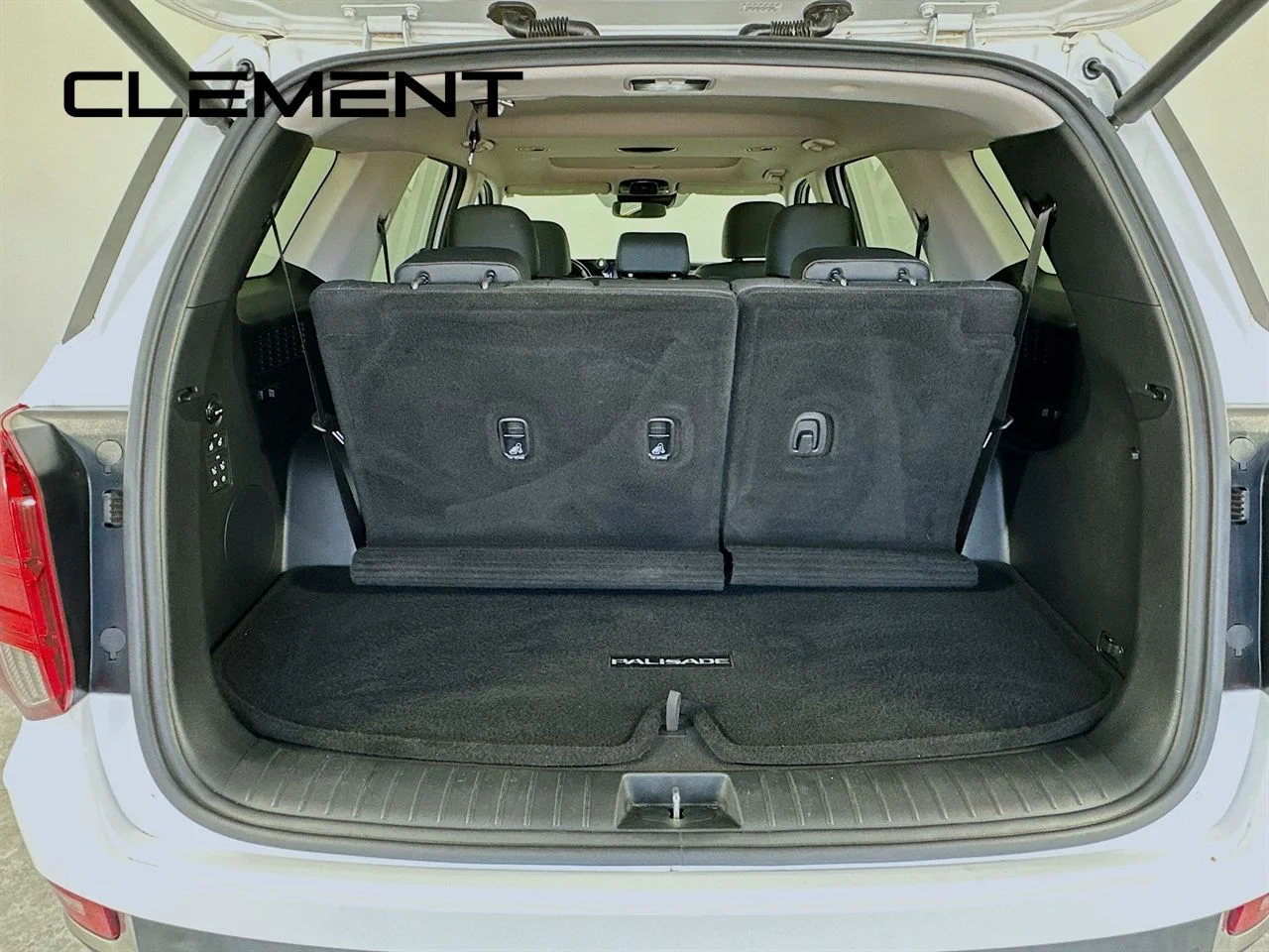 Used 2022 Hyper White Hyundai SEL image 11